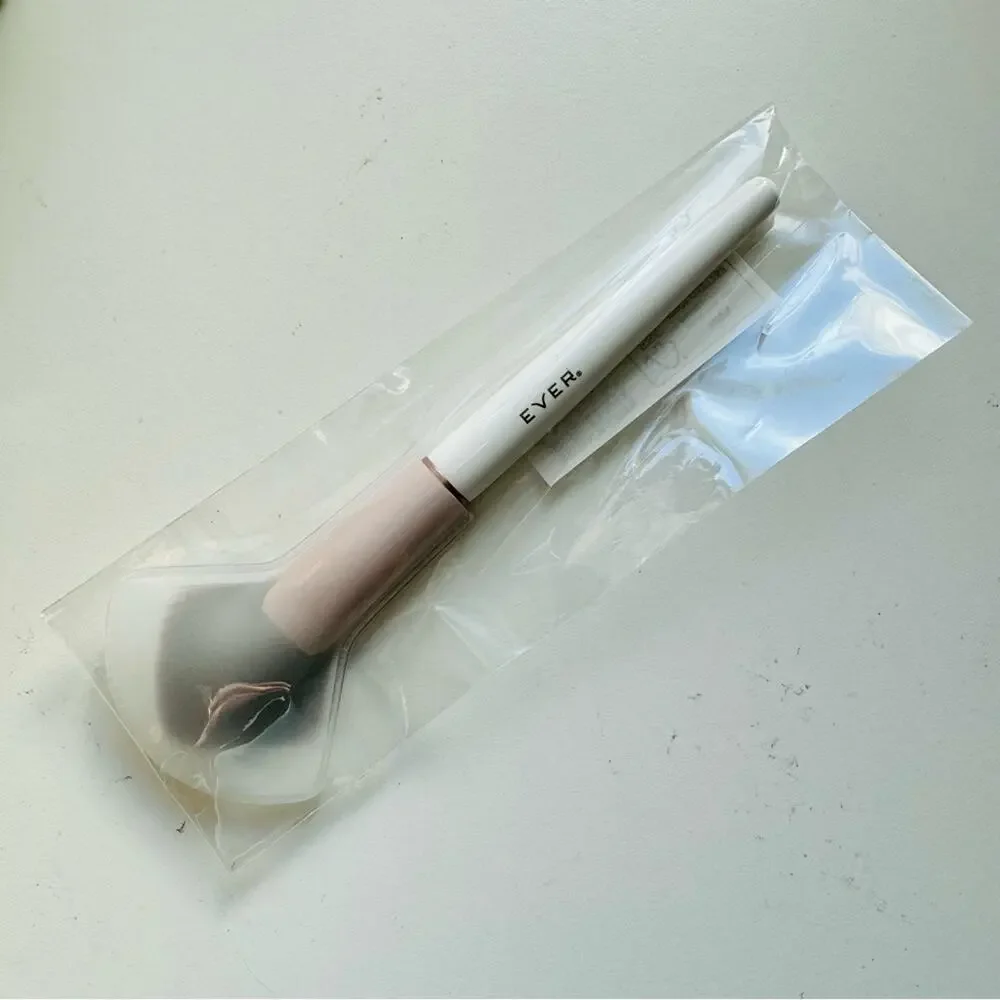 NEW EVER SEPHORA Synthetic Bristle Clean Beauty Angle Cheeks Bronzer Blush Brush